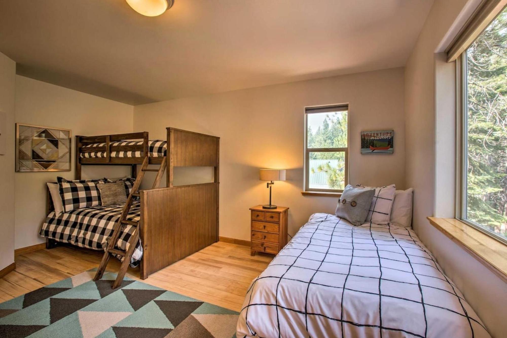 Moosetrack By Avantstay Cozy Cabin In The Of Tahoe Donner W Hot Tub トラッキー エクステリア 写真
